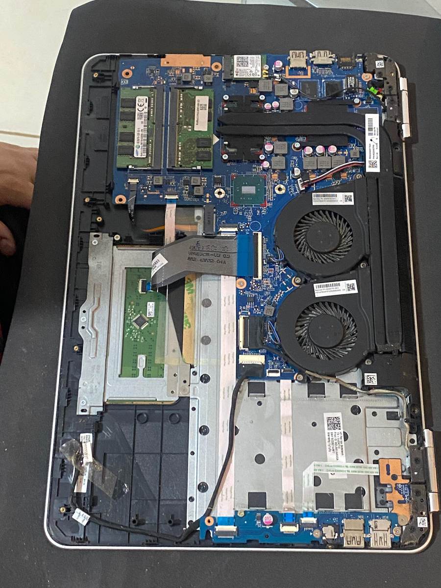 Notebook abierta en diagnóstico